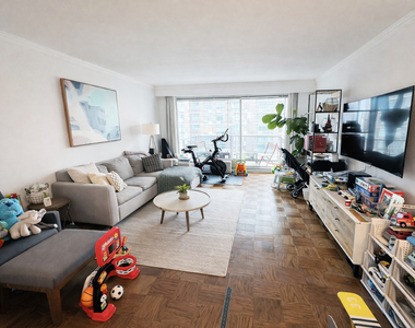 East 63rd Street - Photo Thumbnail 2