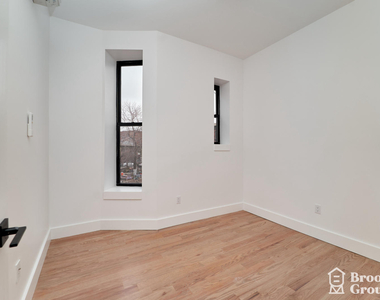 1027 Putnam Avenue - Photo Thumbnail 12