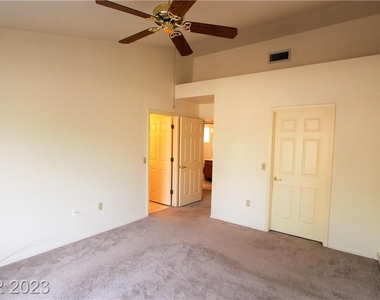 2600 Desert Glen Drive - Photo Thumbnail 18