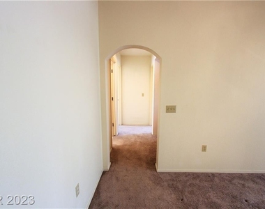 2600 Desert Glen Drive - Photo Thumbnail 15