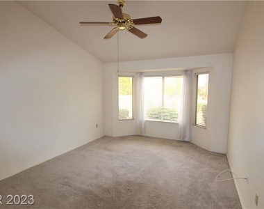 2600 Desert Glen Drive - Photo Thumbnail 17