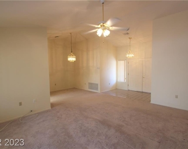 2600 Desert Glen Drive - Photo Thumbnail 5