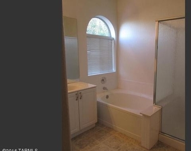 9122 N Safflower Lane - Photo Thumbnail 10