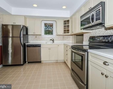 125 Westbury Ct - Photo Thumbnail 2