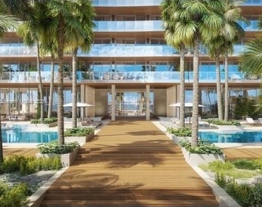 5775 Collins Ave - Photo Thumbnail 0