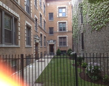 858 W Fletcher Street - Photo Thumbnail 0