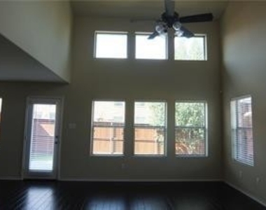 1152 Sophia Street - Photo Thumbnail 17