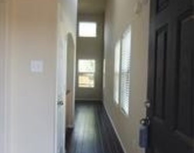 1152 Sophia Street - Photo Thumbnail 13