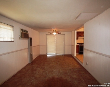 702 Byrnes Dr - Photo Thumbnail 9