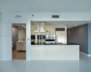 495 Brickell Ave Apt 5204 - Photo Thumbnail 17