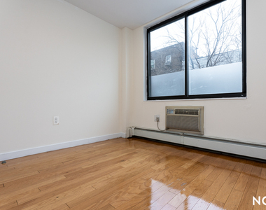 924 Metropolitan Avenue - Photo Thumbnail 8