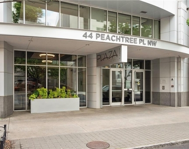 44 Peachtree Place Nw - Photo Thumbnail 1