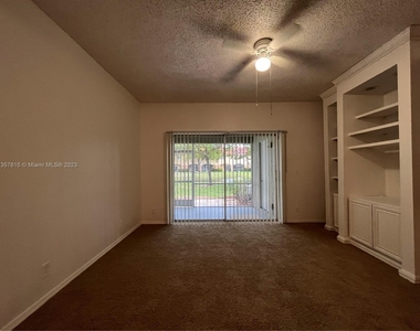 8064 Sanibel Dr - Photo Thumbnail 11