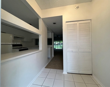 8064 Sanibel Dr - Photo Thumbnail 7