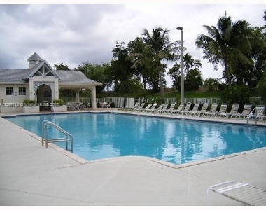 8064 Sanibel Dr - Photo Thumbnail 17