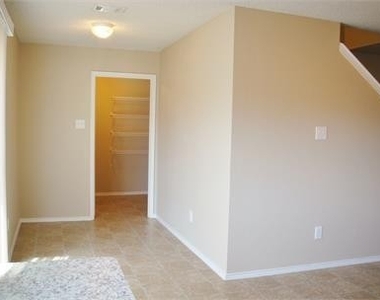 1808 Vineridge Lane - Photo Thumbnail 4