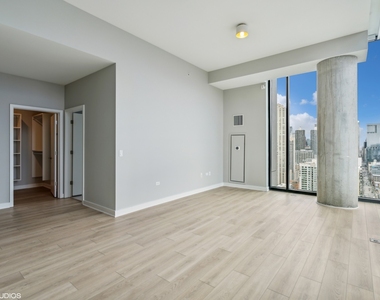 833 N Clark Street - Photo Thumbnail 14