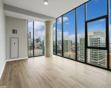 833 N Clark Street - Photo Thumbnail 13