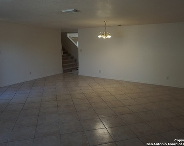 8006 Chestnut Gate Dr - Photo Thumbnail 5