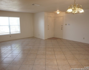 8006 Chestnut Gate Dr - Photo Thumbnail 7