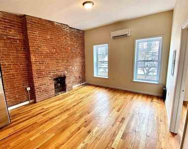 149 Grand St - Photo Thumbnail 3