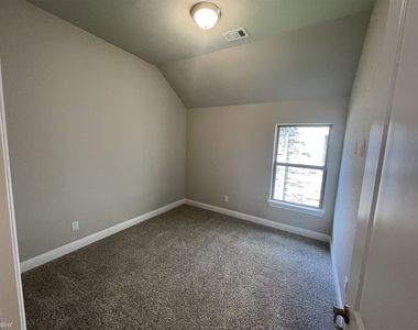 11559 Berry Creek Ct - Photo Thumbnail 8