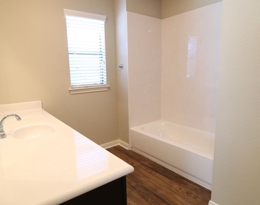 400 Bosque Blvd., Apt. 101 - Photo Thumbnail 8