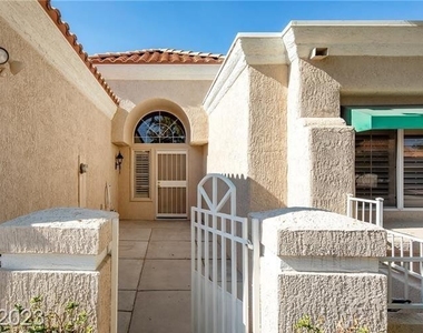 2417 Desert Butte Drive - Photo Thumbnail 2