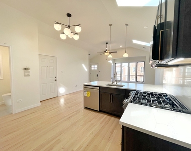 516 S Campbell Avenue - Photo Thumbnail 2