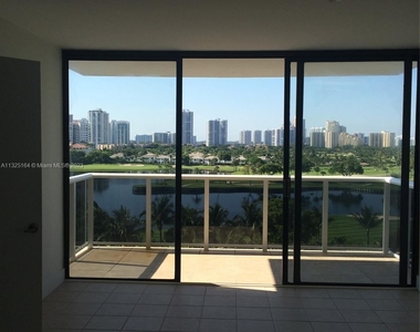 3625 N Country Club Dr Apt 908 - Photo Thumbnail 17