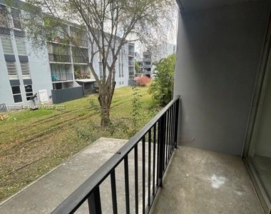 110 Fontainebleau Blvd - Photo Thumbnail 15