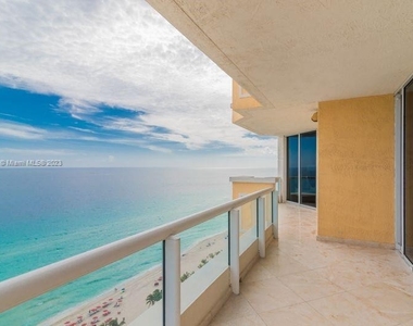 17875 Collins Ave - Photo Thumbnail 13