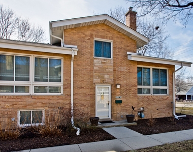 1525 N Arlington Heights Road - Photo Thumbnail 0