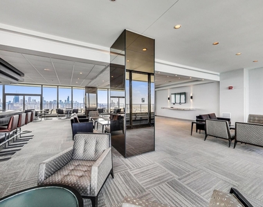 2800 N Lake Shore Drive - Photo Thumbnail 24