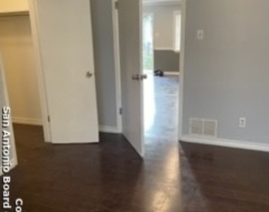 623 Donaldson - Photo Thumbnail 14