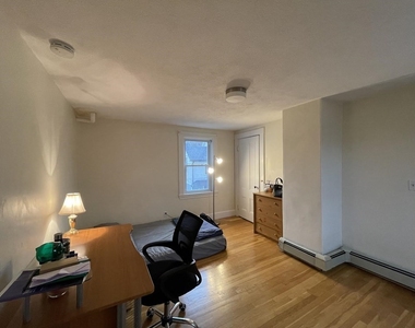 272 Newtonville Ave - Photo Thumbnail 12