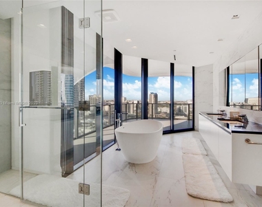 1000 Biscayne Blvd Unit 2101 - Photo Thumbnail 8