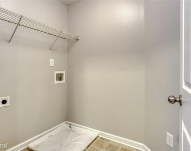 325 Brynfield Parkway - Photo Thumbnail 19