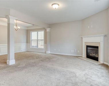 325 Brynfield Parkway - Photo Thumbnail 12