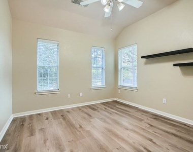 17603 Sierra Creek Lane Unit - Photo Thumbnail 14