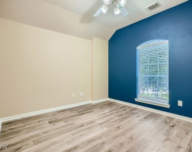 17603 Sierra Creek Lane Unit - Photo Thumbnail 13