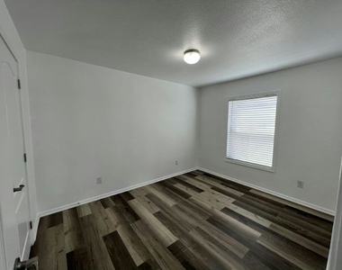 3642 Boulder Highway - Photo Thumbnail 2