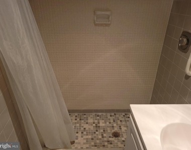 10401 Grosvenor Pl #825 - Photo Thumbnail 16