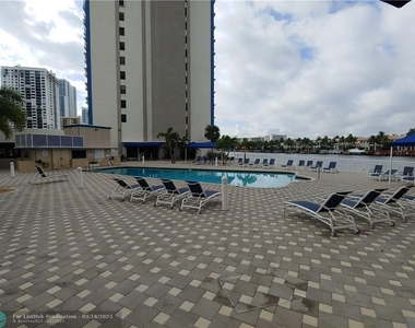 1500 S Ocean Dr - Photo Thumbnail 21