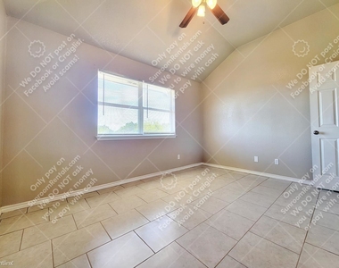 1103 Concho St - Photo Thumbnail 9