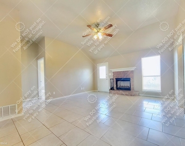 1103 Concho St - Photo Thumbnail 3