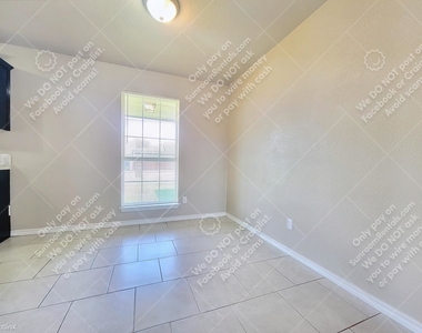 1103 Concho St - Photo Thumbnail 4