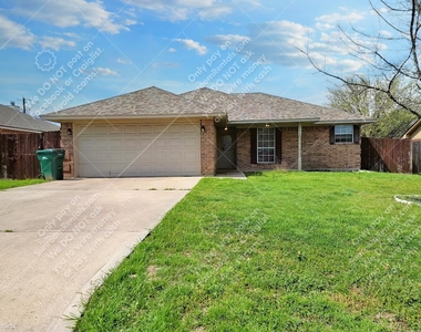 1103 Concho St - Photo Thumbnail 0