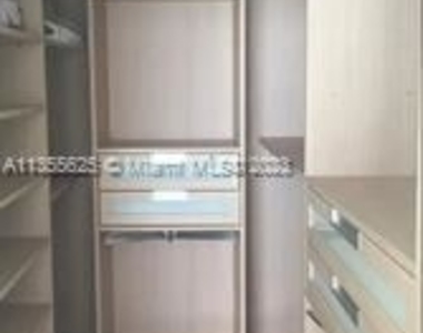 485 Brickell Ave Apt 4311 - Photo Thumbnail 5