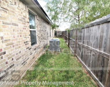 1106 Grace Point Dr - Photo Thumbnail 26